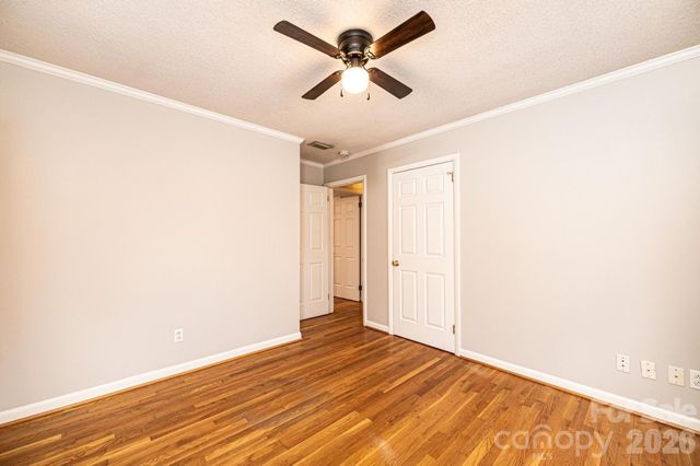 1063 4th Avenue Drive NW, Hickory, NC 28601