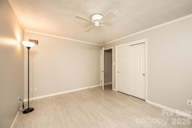 1063 4th Avenue Drive NW, Hickory, NC 28601