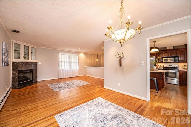 1063 4th Avenue Drive NW, Hickory, NC 28601