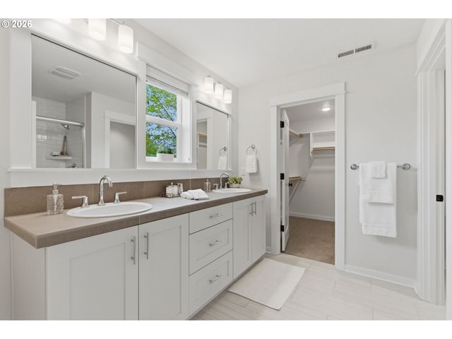 7462 N STOCKTON Ave, Portland, OR 97203