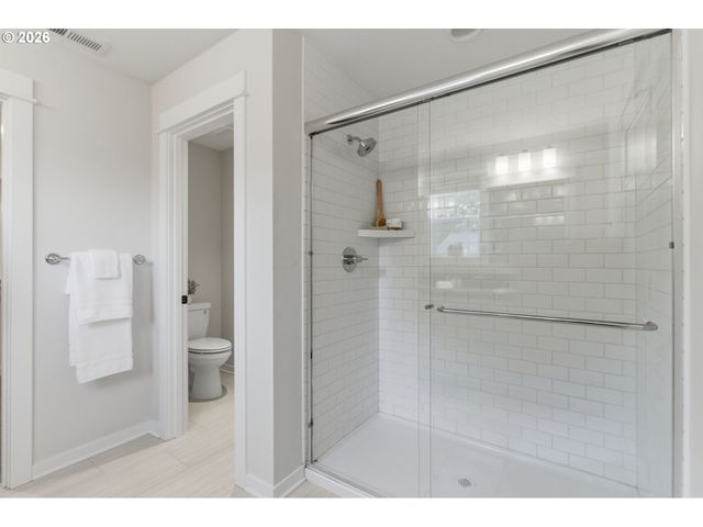 7462 N STOCKTON Ave, Portland, OR 97203