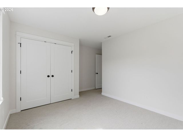 7462 N STOCKTON Ave, Portland, OR 97203