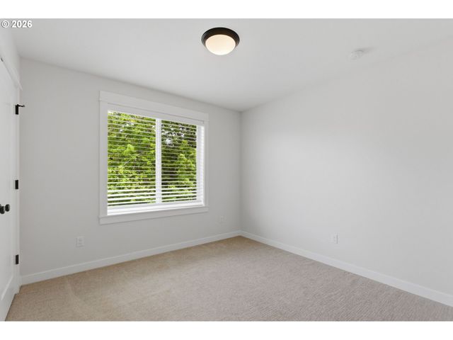 7462 N STOCKTON Ave, Portland, OR 97203