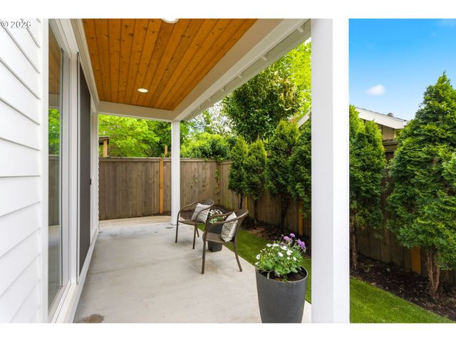 7462 N STOCKTON Ave, Portland, OR 97203