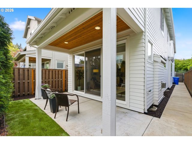 7462 N STOCKTON Ave, Portland, OR 97203