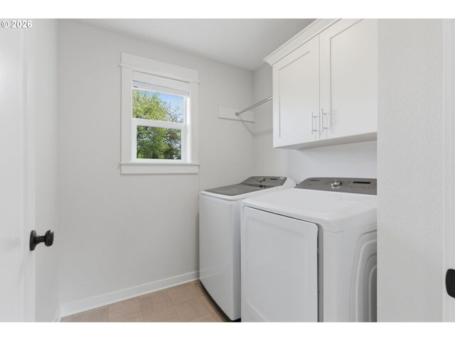 7462 N STOCKTON Ave, Portland, OR 97203