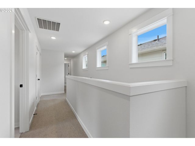 7462 N STOCKTON Ave, Portland, OR 97203