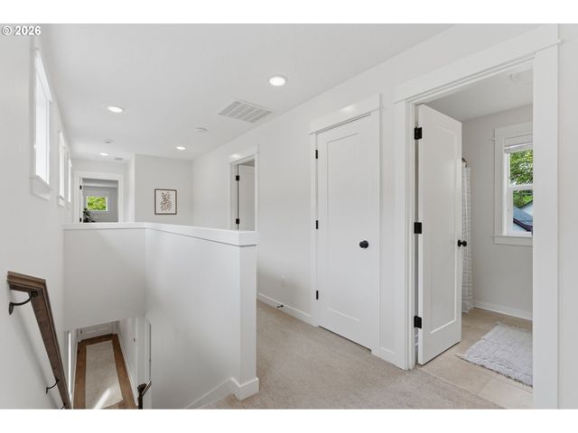 7462 N STOCKTON Ave, Portland, OR 97203