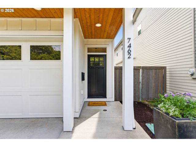 7462 N STOCKTON Ave, Portland, OR 97203