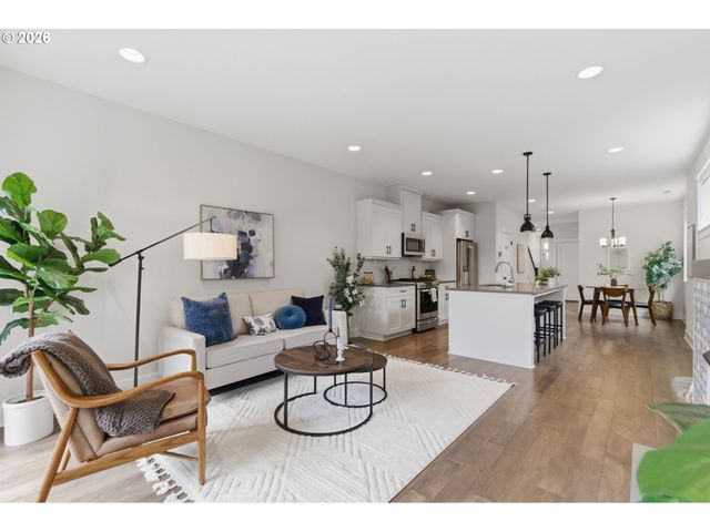 7462 N STOCKTON Ave, Portland, OR 97203