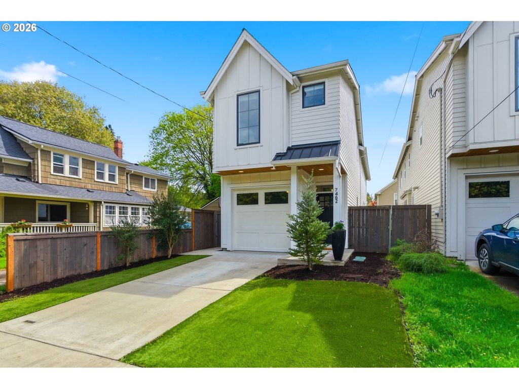 7462 N STOCKTON Ave, Portland, OR 97203