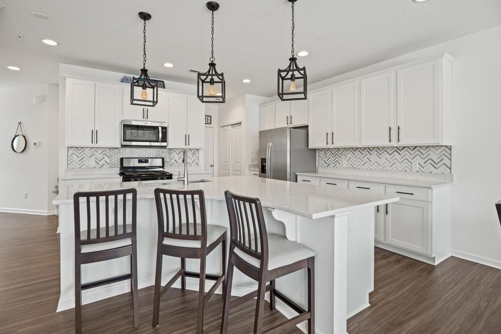 7161 Walnut Grove Way N, Maple Grove, MN 55311