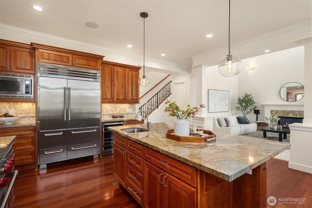 9750 SE 5th Street, Bellevue, WA 98004