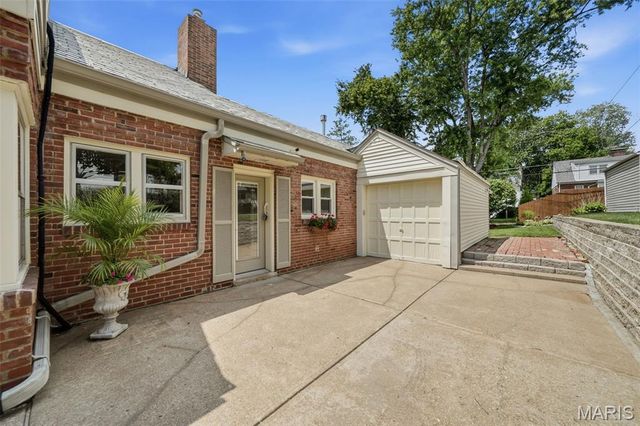 253 Elm Avenue, Glendale, MO 63122