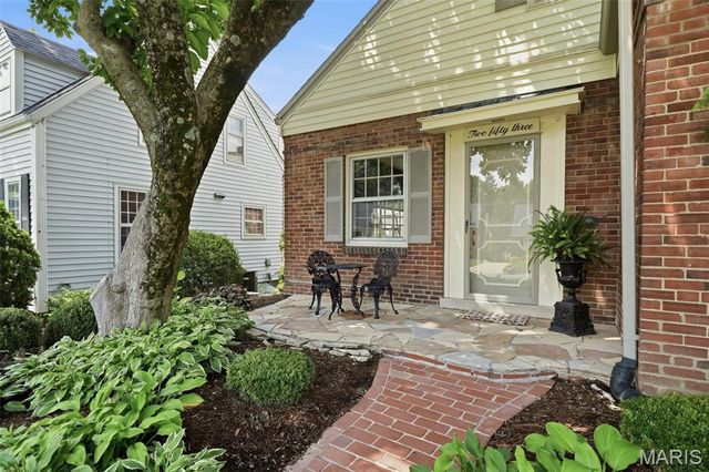 253 Elm Avenue, Glendale, MO 63122