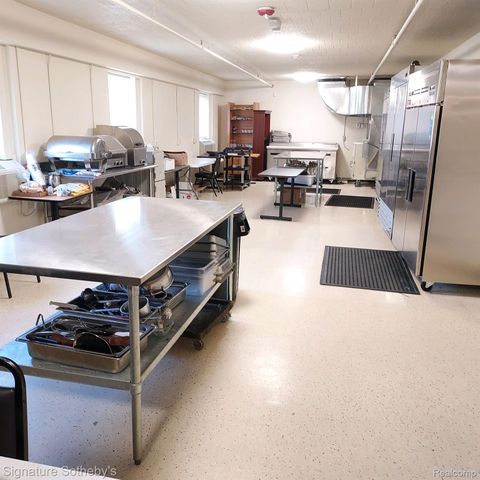 13850 Grand River Avenue, Detroit, MI 48227