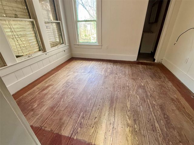 202 S Magnolia Street, Highlands, TX 77562