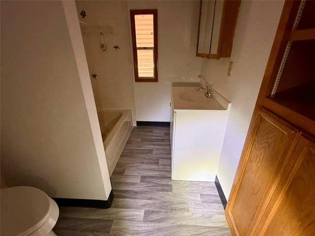 202 S Magnolia Street, Highlands, TX 77562