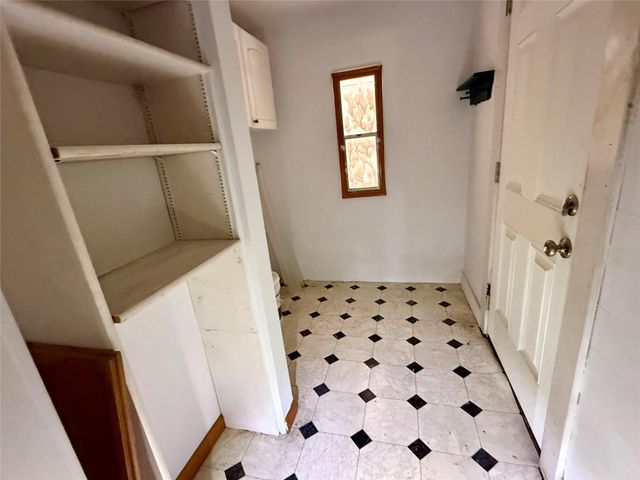 202 S Magnolia Street, Highlands, TX 77562