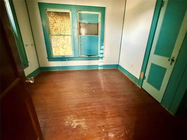 202 S Magnolia Street, Highlands, TX 77562