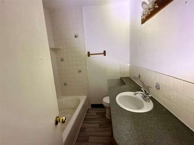 202 S Magnolia Street, Highlands, TX 77562