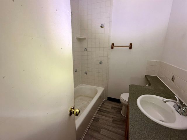 202 S Magnolia Street, Highlands, TX 77562