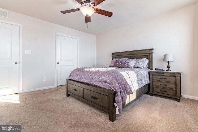 3300 PEBBLE RUN DR, Dover, PA 17315