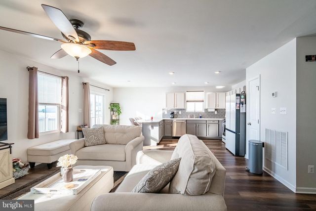 3300 PEBBLE RUN DR, Dover, PA 17315