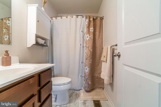 3300 PEBBLE RUN DR, Dover, PA 17315