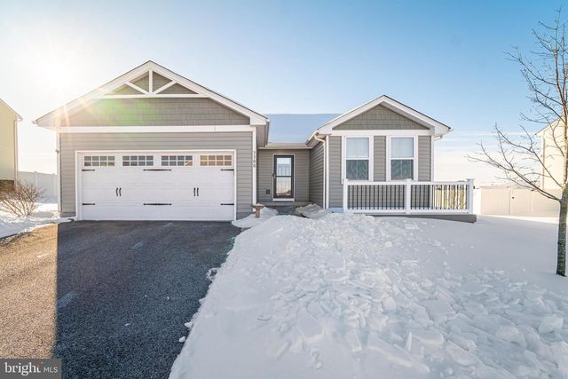 3300 PEBBLE RUN DR, Dover, PA 17315