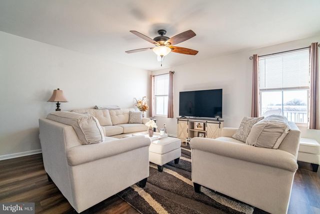 3300 PEBBLE RUN DR, Dover, PA 17315