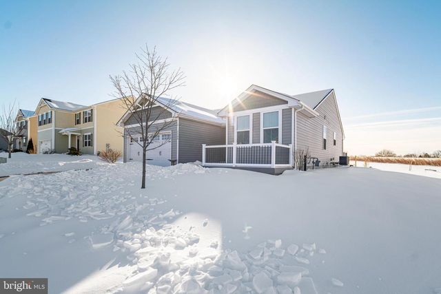 3300 PEBBLE RUN DR, Dover, PA 17315