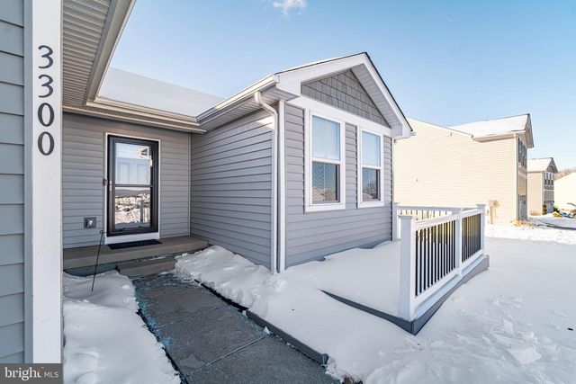 3300 PEBBLE RUN DR, Dover, PA 17315