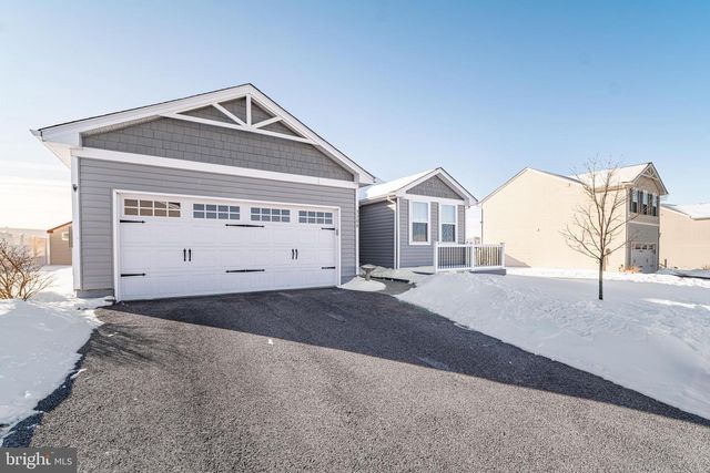 3300 PEBBLE RUN DR, Dover, PA 17315