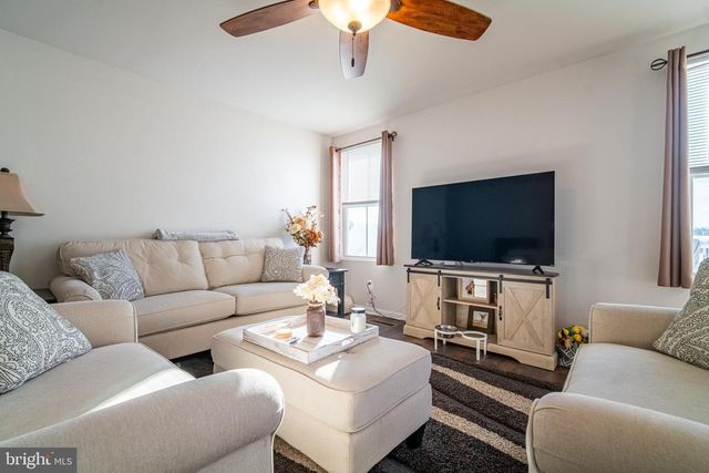 3300 PEBBLE RUN DR, Dover, PA 17315