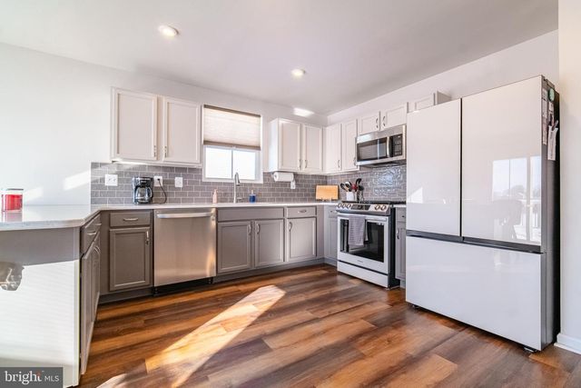 3300 PEBBLE RUN DR, Dover, PA 17315