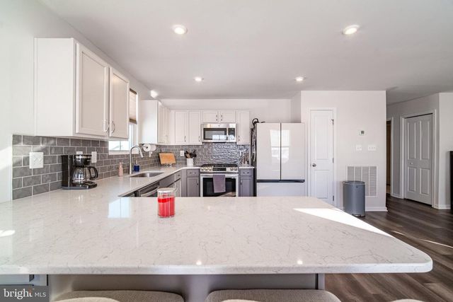 3300 PEBBLE RUN DR, Dover, PA 17315