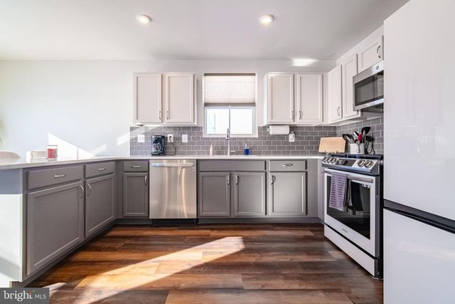 3300 PEBBLE RUN DR, Dover, PA 17315