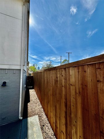 1508 Villars Street, Dallas, TX 75204
