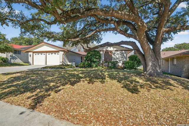 611 Amistad Blvd, Universal City, TX 78148