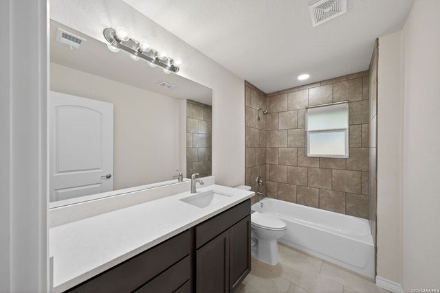 611 Amistad Blvd, Universal City, TX 78148