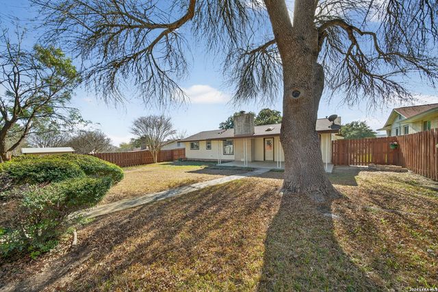 611 Amistad Blvd, Universal City, TX 78148