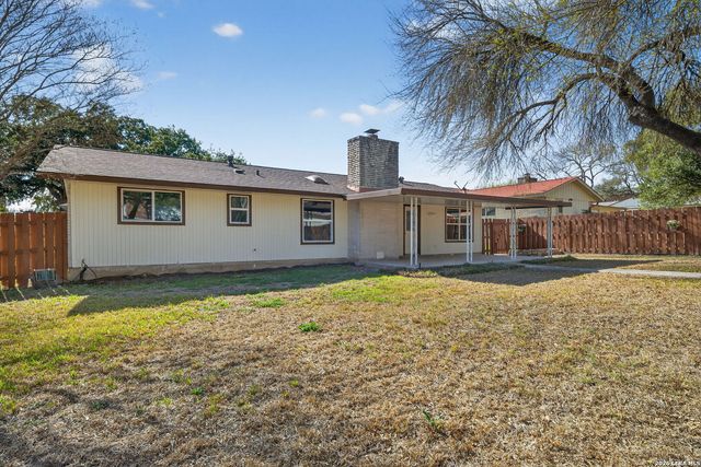 611 Amistad Blvd, Universal City, TX 78148