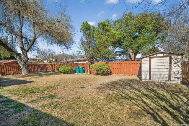 611 Amistad Blvd, Universal City, TX 78148