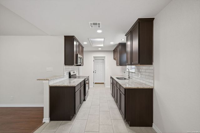 611 Amistad Blvd, Universal City, TX 78148