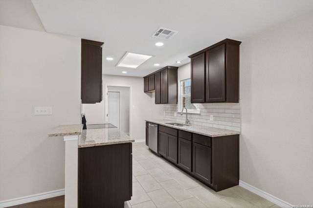 611 Amistad Blvd, Universal City, TX 78148