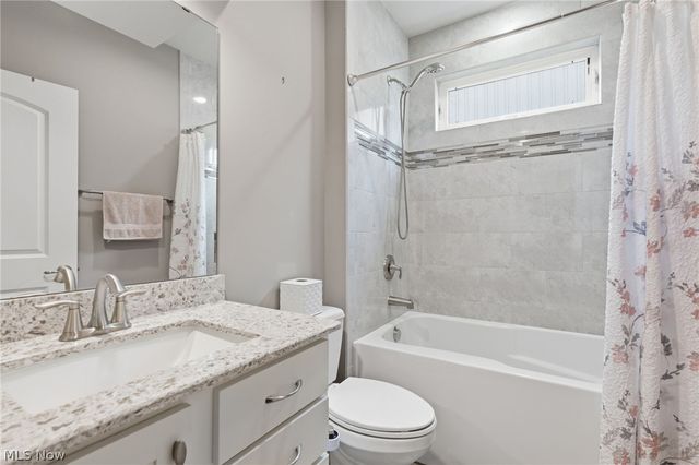 9070 Hummingbird Lane, North Ridgeville, OH 44039