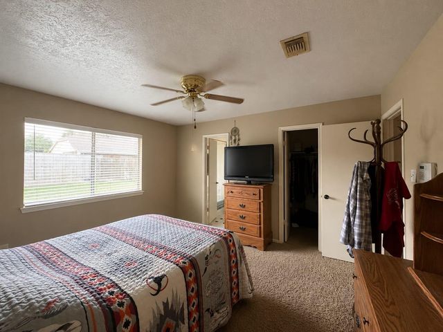 10916 Mulberry Court, La Porte, TX 77571