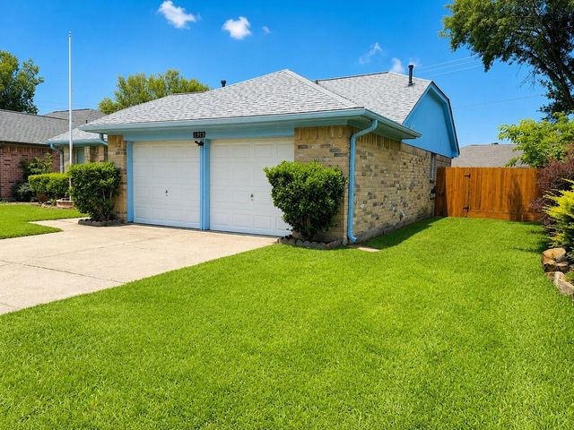 10916 Mulberry Court, La Porte, TX 77571