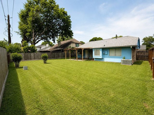 10916 Mulberry Court, La Porte, TX 77571